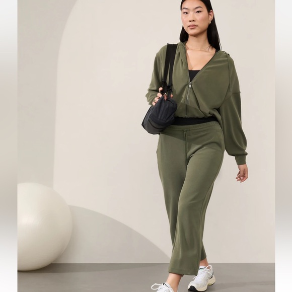 NWT Athleta Seasoft Bubble Hem Full Zip Army Green Jacket Size Small - Picture 5 of 11